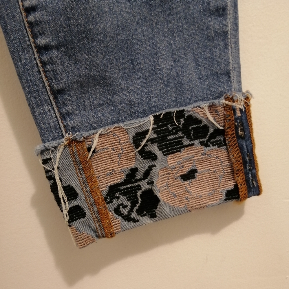 Skinny jeans with detailing